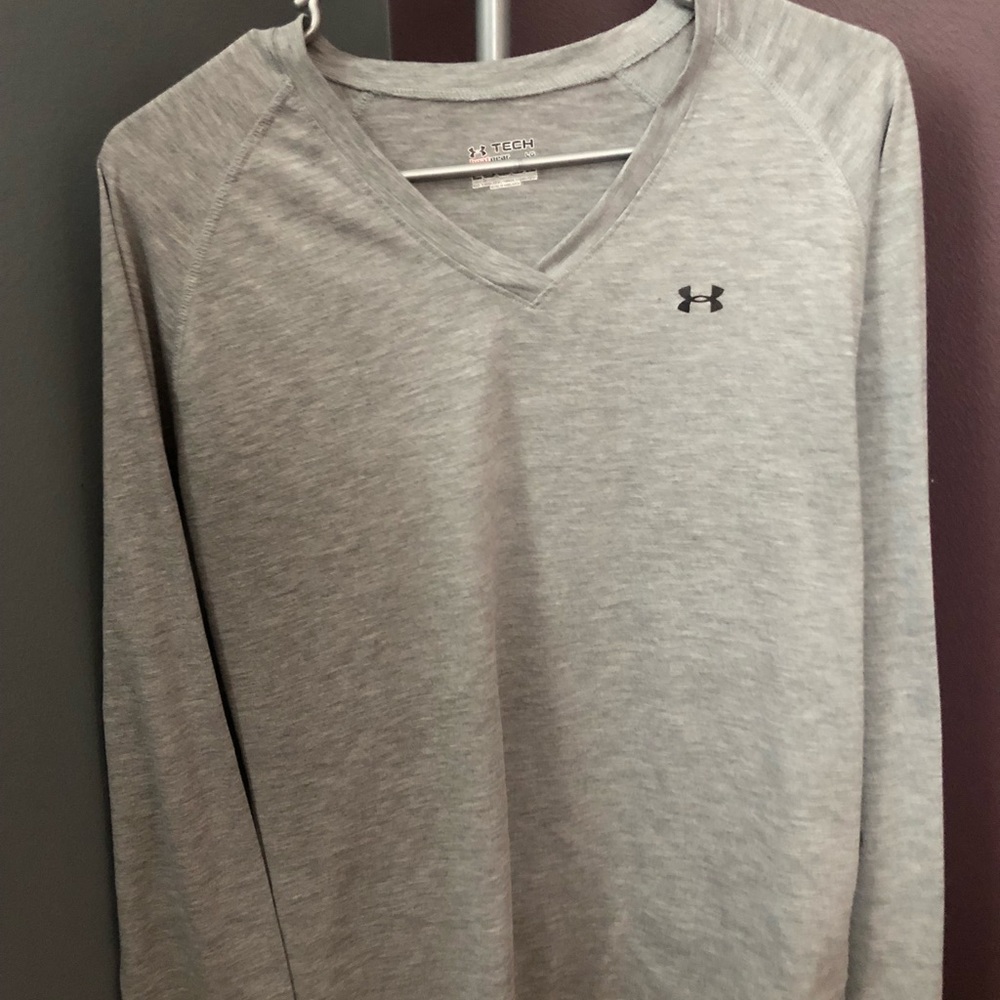 Long sleeve under armour shirt